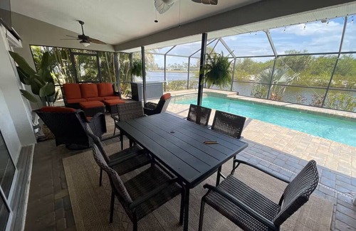Port Charlotte Casa | The Funky Chicken Lakefront & Heated Pool