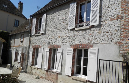 Saint-Fargeau Casa | El Gîte du Vieux Lavoir a 200 metros del castillo de Saint Fargeau