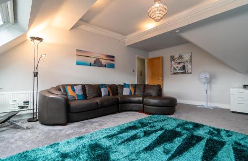Canford Cliffs Apartamento | The Gables Poole, 3 Bedroom Penthouse Apartment