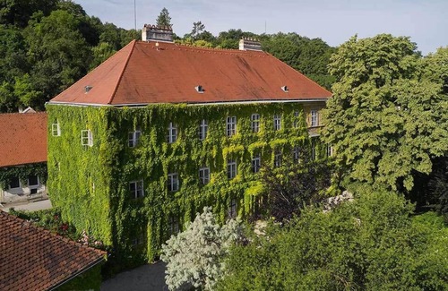 Krems an der Donau Apartamento | The galant yellow at Schloss Hollenburg