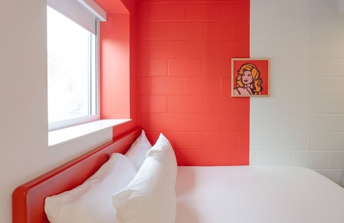 East Hill Hotel | The Gallatin Cozy Full 113, 3 Miles to Downtown!