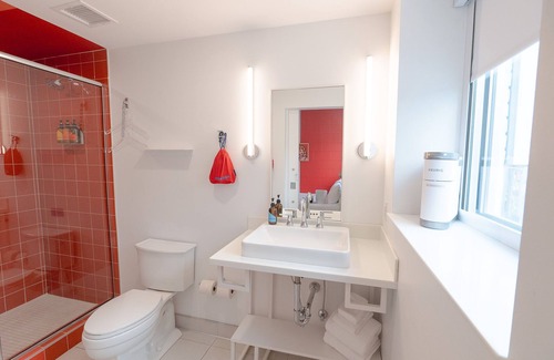 East Hill Hotel | The Gallatin Cozy Full 113, 3 Miles to Downtown!