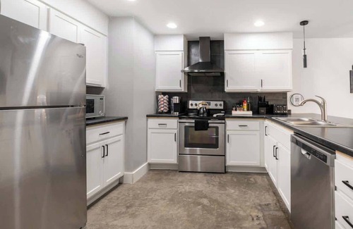 Ithaca Casa | The Gallery House- Hot Tub and Designer Home