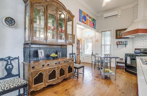 Stephenville Casa | The Gallery House: Boutique Stay Right by Tarleton