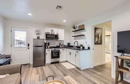 Georgetown Casa | The Galloping Getaway-Walk to the Historic Square!