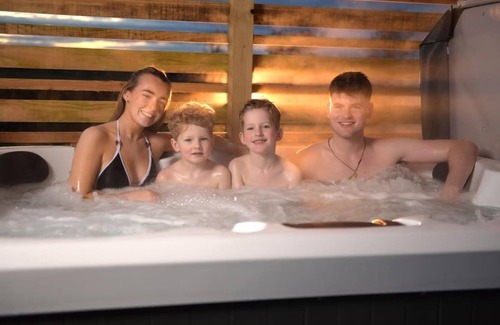 Newton Stewart Cabina | The Galloway Steading-The Stag Hoose Family cabin with Hot Tub