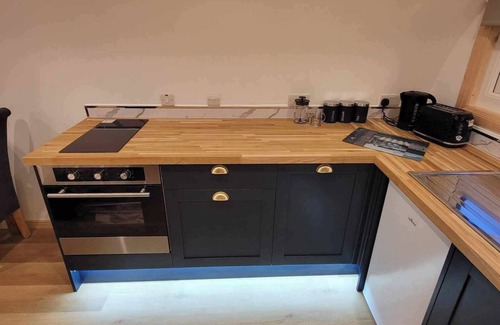 Newton Stewart Cabina | The Galloway Steading- The Fox's Den couples retreat cabin with Hot tub