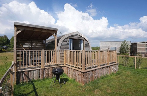 Newton Stewart Cabina | The Galloway Steading- The Fox's Den couples retreat cabin with Hot tub