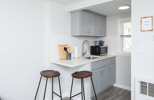 Old Mystic Apartamento | The Gallup Studio · Near Mystic, Casinos + USCGA