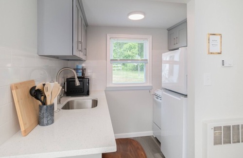 Old Mystic Apartamento | The Gallup Studio · Near Mystic, Casinos + USCGA