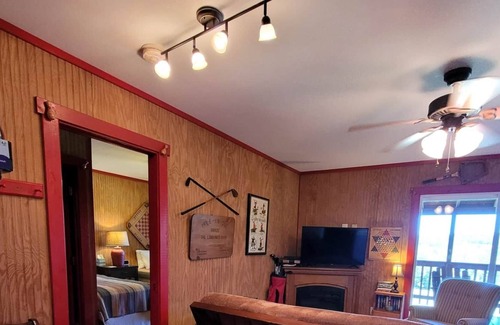 Sparta Cabina | "The Gameroom" 2 Bedroom 2 Bath Hillside Cabin with View