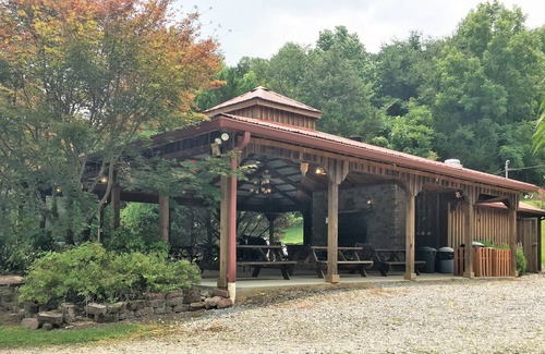 Sparta Cabina | "The Gameroom" 2 Bedroom 2 Bath Hillside Cabin with View