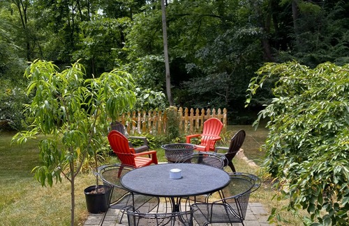 Elm Casa | The Garage B & B -Lititz
