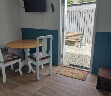 Hewish Casa | The Garden Room at Poplar Cottage