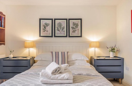 East Dean and Friston Cabina | The Garden Room