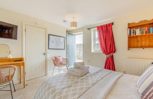 East Dean and Friston Cabina | The Garden Room