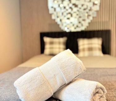 Luton Casa | The Garden Studio - Private, Modern, Cozy, Ensuite in a Quiet Area