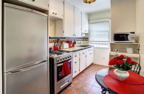 North of Wilshire Apartamento | The Garden Suite | Retiro de 5 estrellas en Santa Mónica