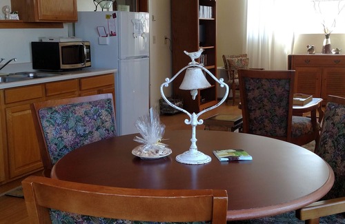 Ferndale Apartamento | Ferndale BluffHouse - Garden Suite tiene hermosas vistas de bosques y pastos