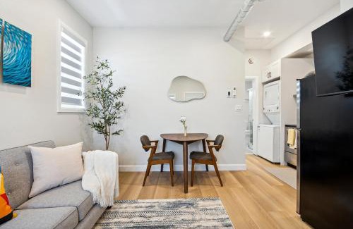 White Oaks Apartamento | The Garden Suite in London, On 1BR, 1B with free washer and dryer