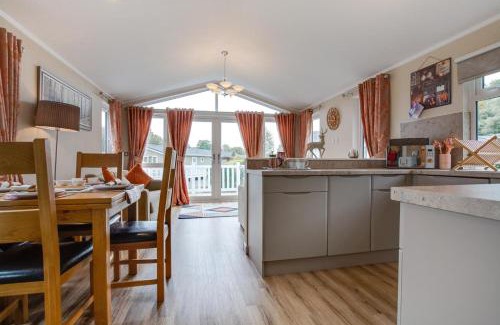 Wiseman's Bridge Casa | The Garnwen Lodge