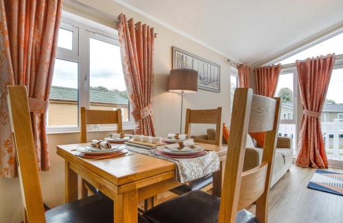 Wiseman's Bridge Casa | The Garnwen Lodge