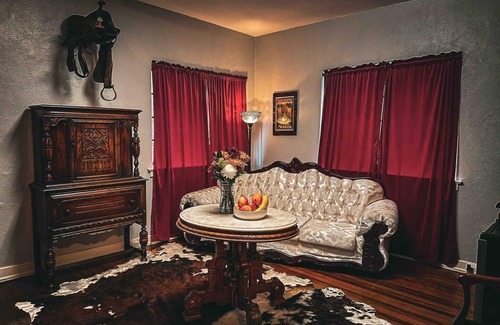 Ponca City Cabaña | The Gatehouse Cottage-Ponca City
