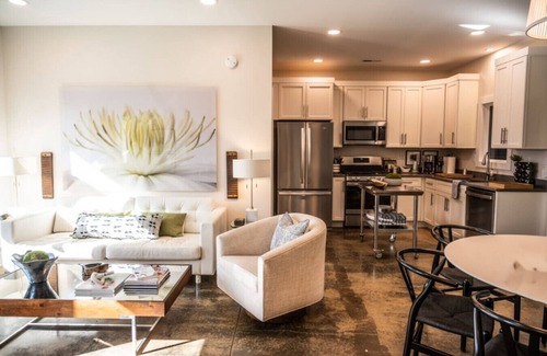 Vesta Otro | The Gathering Barn by Buffalo Mountain Getaway