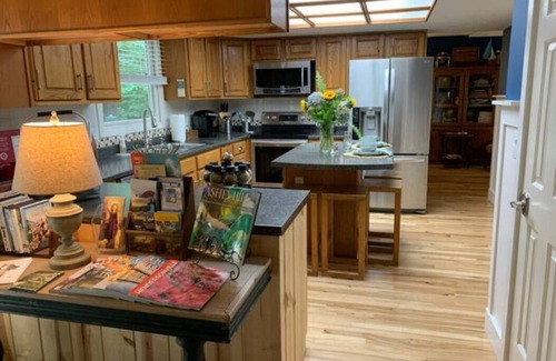 Hendersonville Casa | The Gathering Place 25 Minutes to Asheville