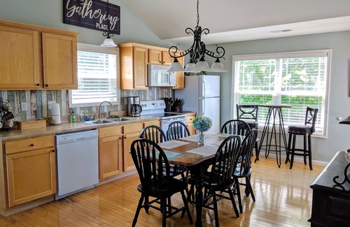 Taylorsville Cabaña | The Gathering Place 51 - Charming 3-BR cottage on Bourbon Trail - WiFi & hot tub