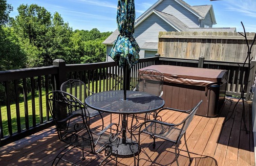 Taylorsville Cabaña | The Gathering Place 51 - Charming 3-BR cottage on Bourbon Trail - WiFi & hot tub