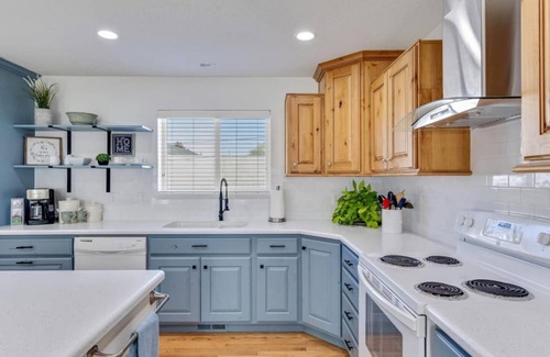 Orem Casa | The Gathering Place for Paws, Friends, and Family