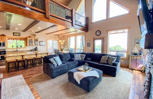 Fish Haven Cabina | The Gathering Place in The Reserve, beach & pools!