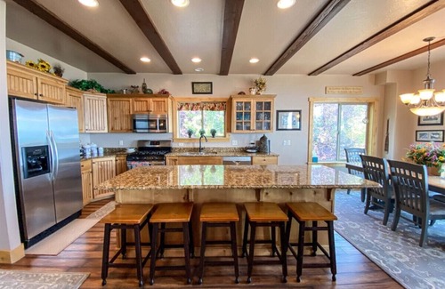 Fish Haven Cabina | The Gathering Place in The Reserve, beach & pools!