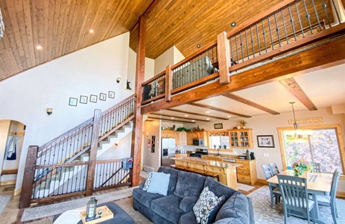 Fish Haven Cabina | The Gathering Place in The Reserve, beach & pools!