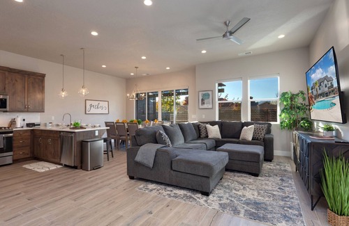 Ivins Casa | The Gathering Place | Private Hot Tub, Kayaks, BBQ Grill & Beautiful Resort Pool