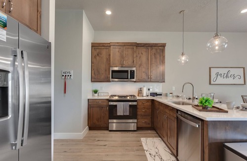 Ivins Casa | The Gathering Place | Private Hot Tub, Kayaks, BBQ Grill & Beautiful Resort Pool