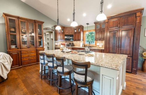 Sioux Falls Apartamento | The Gathering Place | Hot Tub, Theater Room & More