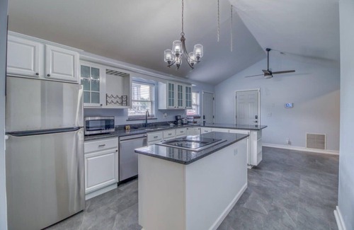 Springfield Casa | The Gathering Space - Updated - Great Location!