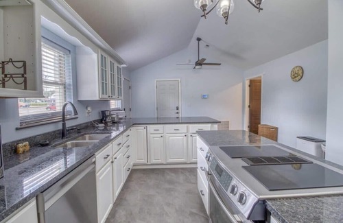 Springfield Casa | The Gathering Space - Updated - Great Location!
