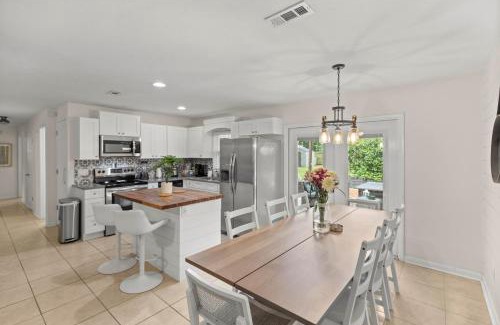 Springtree Casa | The Gator Getaway- Huge Backyard