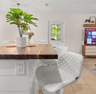 Springtree Casa | The Gator Getaway- Huge Backyard