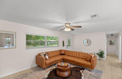 Springtree Casa | The Gator Getaway- Huge Backyard