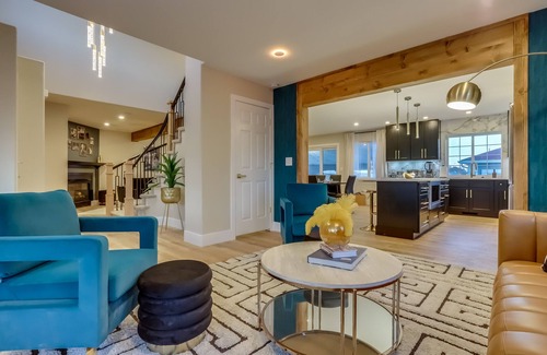 Berkley Casa | The Gatsby: Putt Putt - Hot Tub - Fire Pit - Movie Theater - 18 Guests