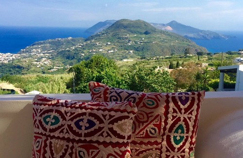 Pianoconte Apartamento | La casa panorámica Gelso en Villa Paradiso. Lipari