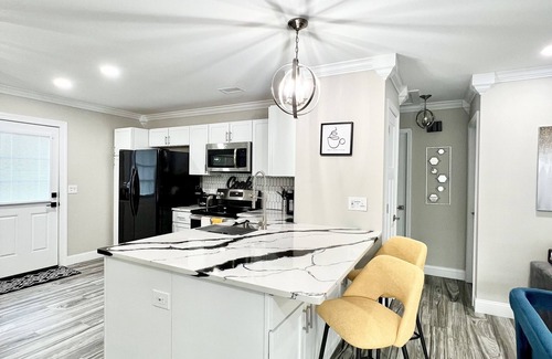 Ladson Apartamento | The Gem- Stylish 2BR/1BA Renovated Duplex