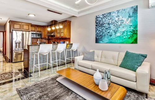 Chinatown Apartamento | The Gem - Stylish Penthouse With a Private Deck
