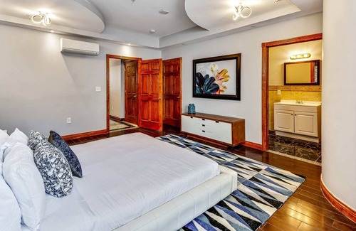 Chinatown Apartamento | The Gem - Stylish Penthouse With a Private Deck