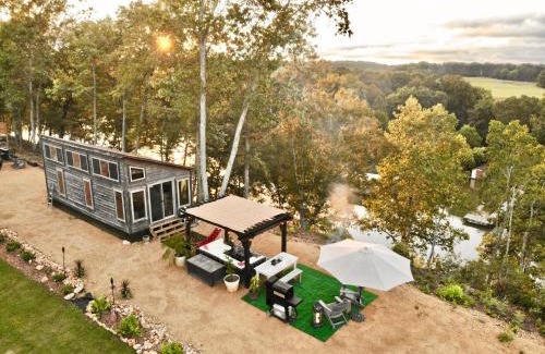 Rogersville Casa | The Gemini-a dreamy, waterfront tiny cabin