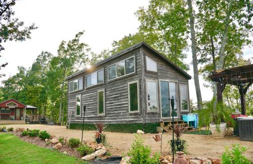 Rogersville Casa | The Gemini-a dreamy, waterfront tiny cabin